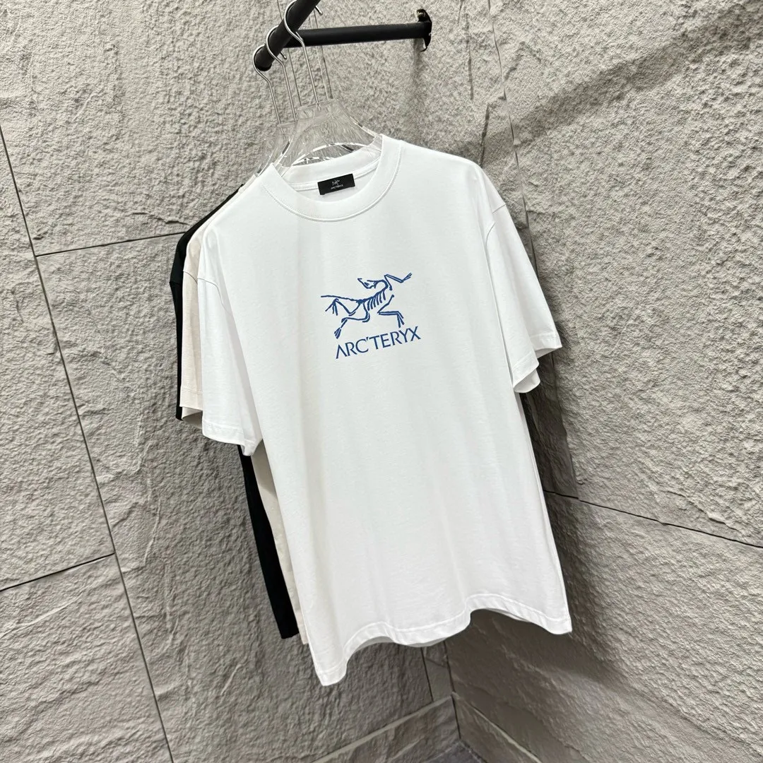 ARC'TERYX* *2025 New Arrival Classic logo T Same Style Size： S （90-130 ） M （120-150 ） L （140-165 ） XL （160-180 ） XXL （180 ） ：Black White